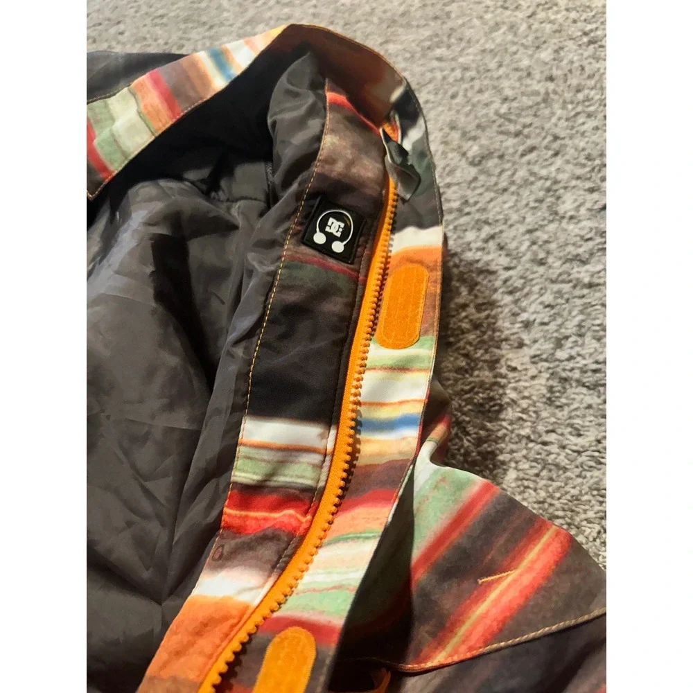DC Amo Blur Stripe Snowboard Jacket Mens Small 10K Waterproof Multicolor Stripe